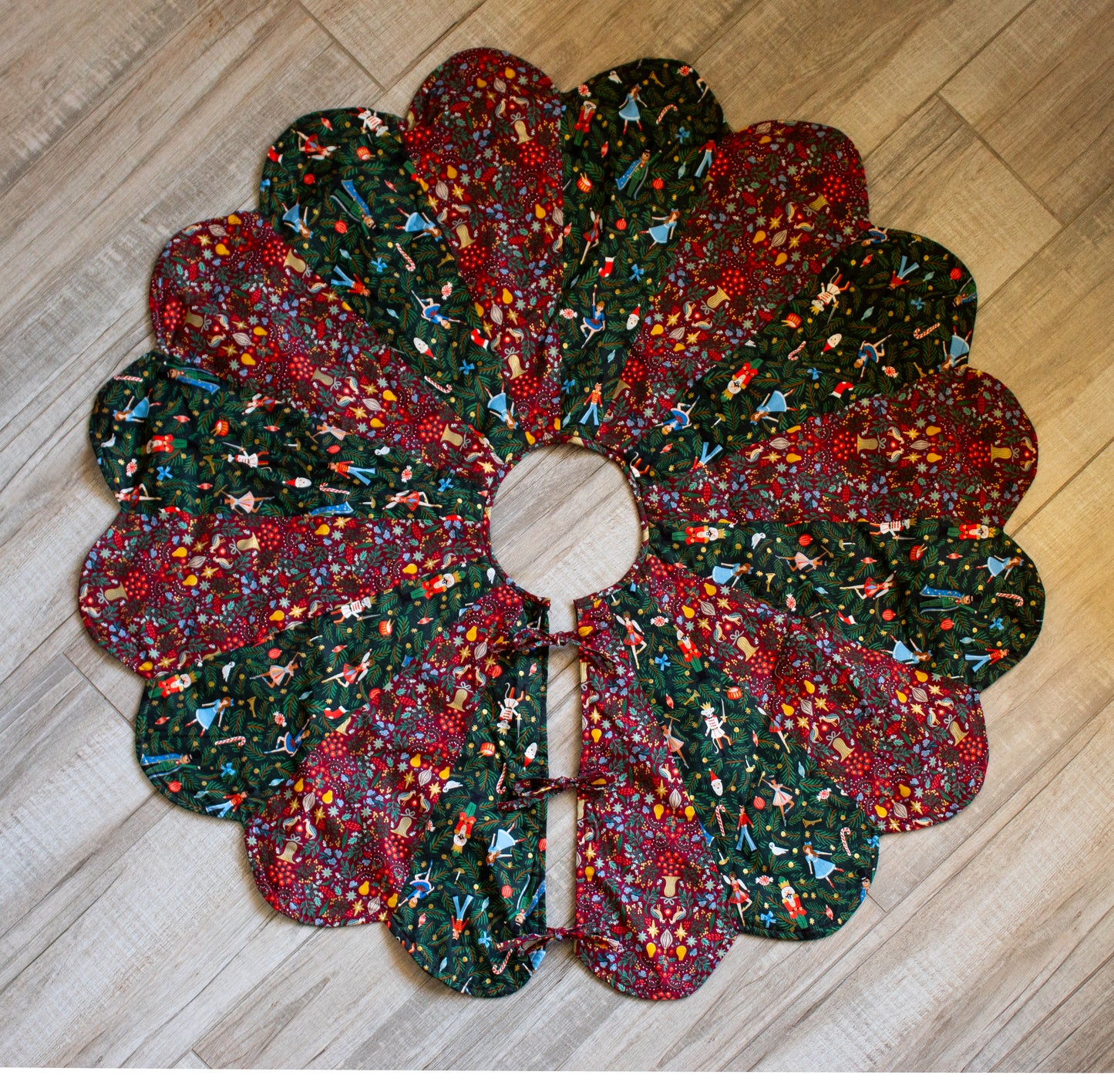 Scalloped Tree Skirt | PDF Sewing Pattern