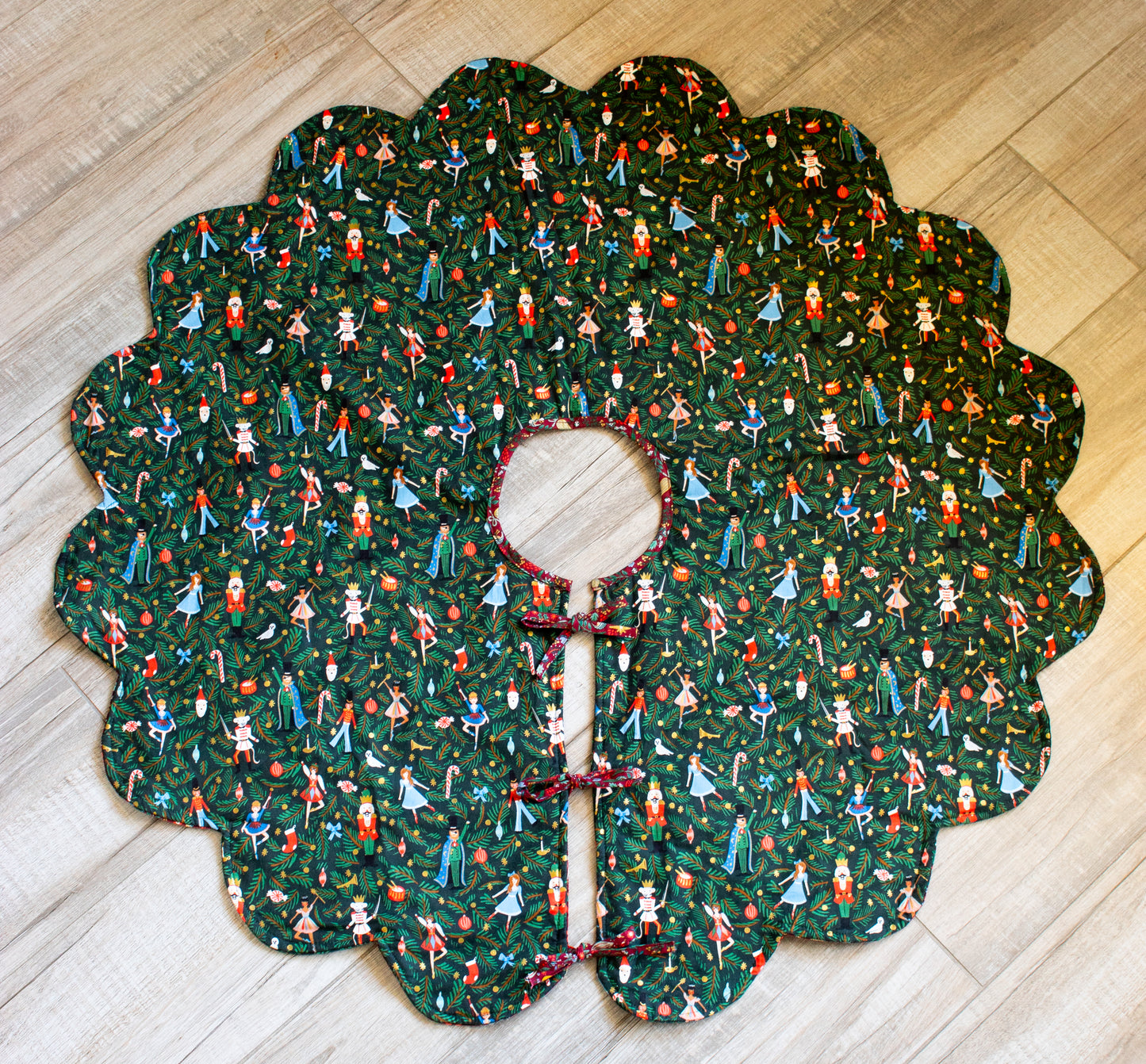 Scalloped Tree Skirt | PDF Sewing Pattern