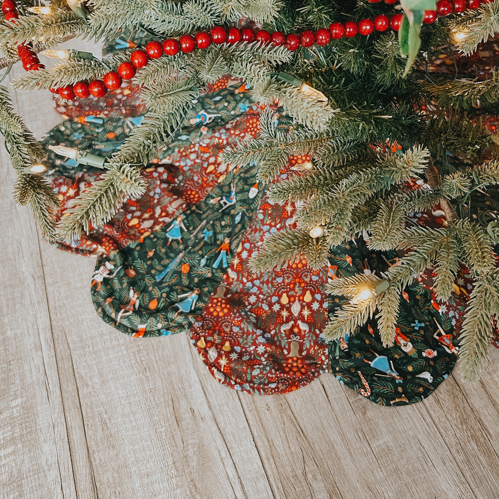 Scalloped Tree Skirt | PDF